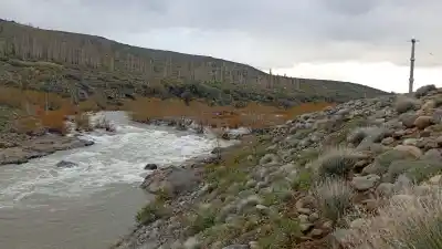 Un kayak, un río crecido y un policía al que se lo tragó el Nahueve: segundo día de búsqueda