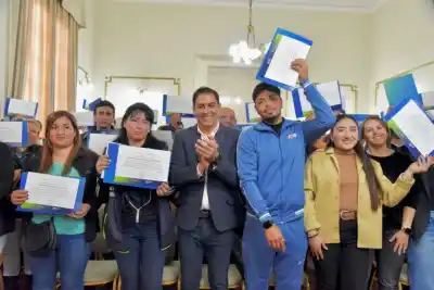 El intendente de San Luis entregó ascensos a otros 70 municipales: quiénes son los más beneficiados