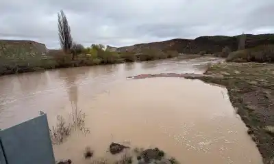 Las lluvias complicaron la Ruta 25 y encendieron una alerta en Las Plumas: qué pidieron a los vecinos