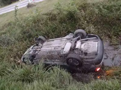 Un monterizo herido al volcar con su auto en la RN38