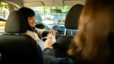 El celular vibra y miles aceptan: cómo las apps están redefiniendo el trabajo y la movilidad en Argentina