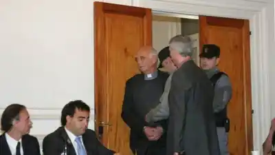 El cura condenado por la dictadura le pidió un favor imposible al Papa: "Un bálsamo de misericordia"