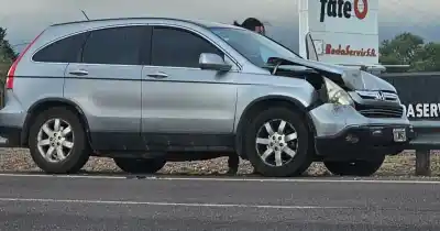 Frenó de golpe, desató un choque en cadena y desapareció: lo buscan en Godoy Cruz