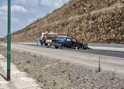 Impacto brutal en la circunvalación Noroeste: dos personas trasladadas en código rojo