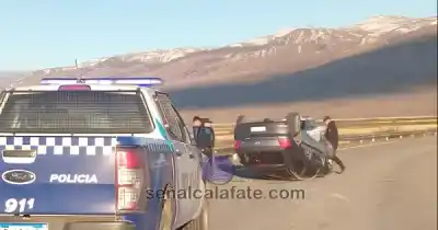 Cuatro volcaron camino al Glaciar: dos terminaron en el hospital de El Calafate