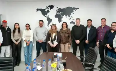 Rawson: la pesquera que abrió sus puertas para que sus trabajadores estudien adentro de la planta
