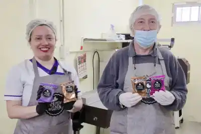 La máquina que cambió todo en esta fábrica de alfajores de Plottier