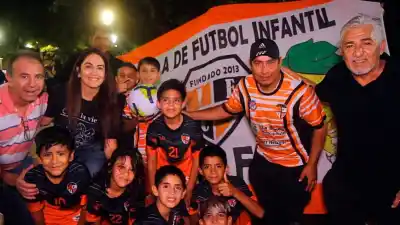 Entregan elementos deportivos en un torneo que promueve valores entre los más pequeños