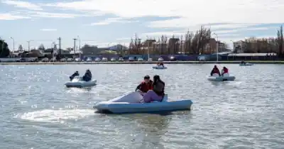 Los botes volvieron a la Laguna Ortiz y los vecinos no se lo quisieron perder
