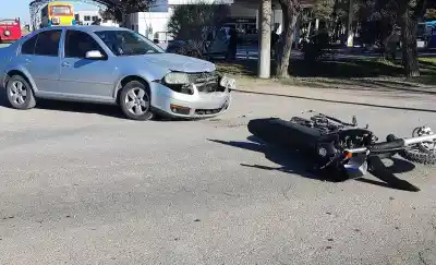 Circulaba con los elementos puestos, pero igual terminó en el hospital