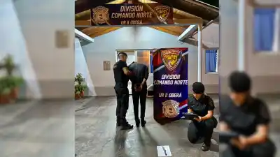 Entró a una casa, amenazó al dueño y terminó escondido donde nadie lo buscaría