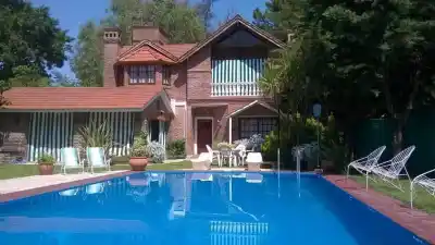 El verano que se viene: lo que sale una semana en la costa y lo que cuesta un mes en Funes o Roldán