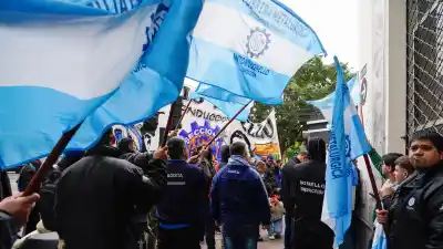El plan que vacía las fábricas: la CGT Rosario ya discute un paro regional