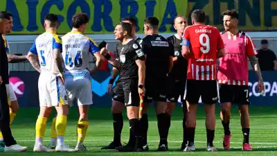 El VAR explicó el penal y la mano que Estudiantes no pudo creer