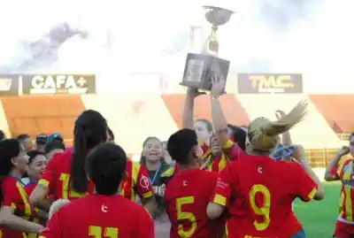Empataron 1 a 1 y todo se definió desde los doce pasos: quién levantó el trofeo en la Liga Correntina