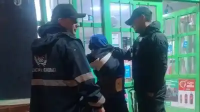 Dejó el auto con las llaves puestas para hacer las compras: horas después, la policía lo encontró en un lugar inesperado