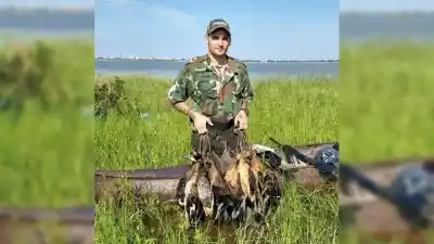 El cazador que se filmaba en la laguna: adentro, el dato que lo complica