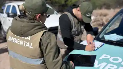La Policía Ambiental lo vio en plena calle y ahora deberá rendir cuentas en el Juzgado de Faltas