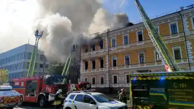 Kiev bajo fuego: un drone ruso impactó en pleno centro y hay víctimas
