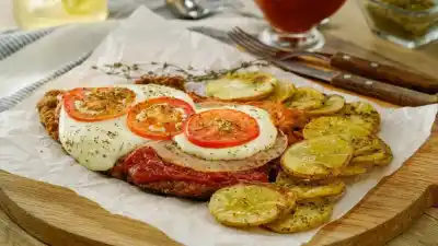 Ni milanesa con papas fritas: el plato que dejó de entrar en el presupuesto porteño