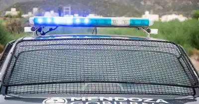 Circulaba en bicicleta por el río Tunuyán y vio algo que lo obligó a llamar al 911