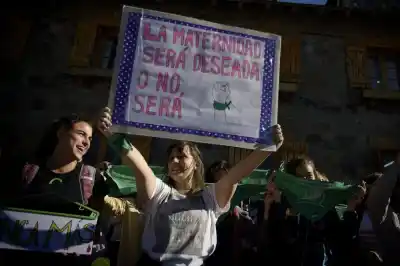 Cortó la Nación, pero 13 provincias pusieron el dinero: La Pampa, entre las que sostienen el aborto legal