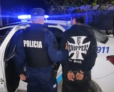La Policía llegó por dos alertas y terminó con dos detenidos: qué encontraron en cada casa