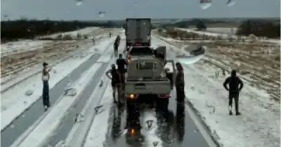 El granizo convirtió la Ruta 9 en un paisaje de nieve y los conductores no lo podían creer