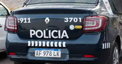 Perdió el control de la camioneta en pleno Acceso Sur: nadie esperaba lo que pasó adentro