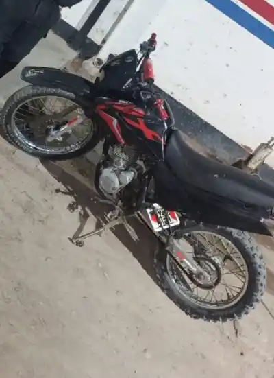 Lo esperaban con la moto robada: cuando vio los patrulleros, tomó una decisión que lo delató