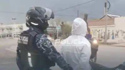 Patrullaban por Centenario y un dato en el celular cambió todo: el hombre quedó demorado