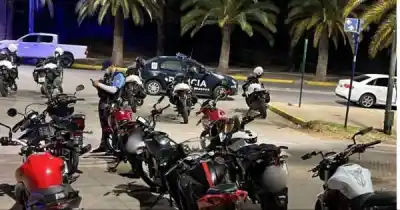 Salieron a hacer stunt en el Parque y la Policía los estaba esperando