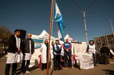 Docentes paran 48 horas y llevan su protesta a Concepción del Uruguay