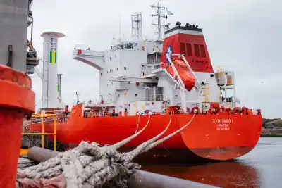Llegó a Puerto Quequén un barco que se mueve con el viento: el detalle que nadie imaginaba