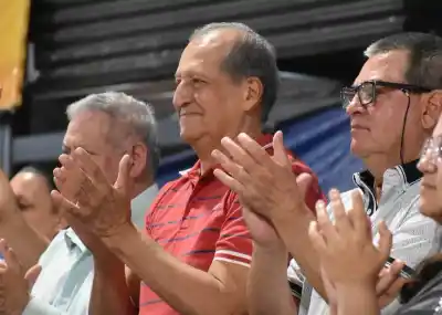 Villa Ángela: el desfile que volvió después de años y reunió a miles en el espacio público