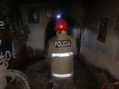 El fuego avanzaba por la casa de Villa Alem y adentro estaba él: lo que pasó después
