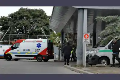 Se enfrentaron a fierrazos en pleno centro de La Banda: uno terminó en el hospital y el otro escapó