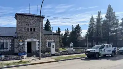 Llamó a la Policía para avisar que había un muerto: cuando llegaron, los esperó y los llevó hasta el cuerpo