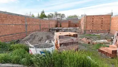 El precio del lote es solo el comienzo: los 5 errores que pueden arruinar tu presupuesto de obra