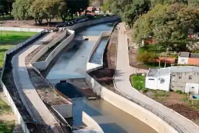 Paraná recupera un sector postergado: qué hay detrás del nuevo paseo junto al arroyo Las Viejas