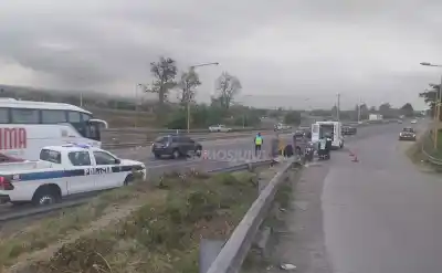 Perdió el control de la moto en plena Ruta 9 y lo que encontraron en el asfalto complicó a la pareja