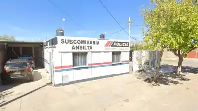 Robaron 30 tablets de un jardín de Rawson: el detalle del lugar que complica a la policía