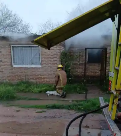 Se incendió una casa en el barrio Ex Aeroclub y adentro encontraron algo que nadie esperaba