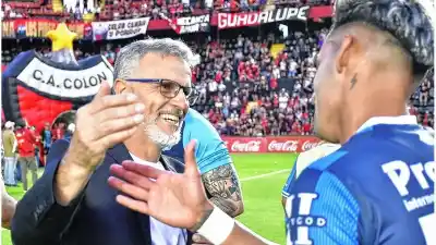Colón recibe a Estudiantes con un DT que se rinde ante su jerarquía: "Siempre motiva"