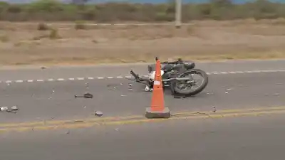 Iba en moto por la Ruta 38 y un animal le salió al cruce: terminó en el hospital