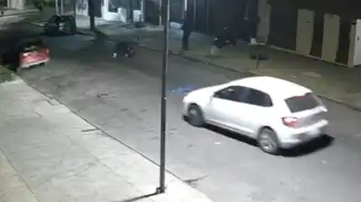 Un padre vio el video del robo en La Plata, reconoció a su hijo y tomó una decisión que nadie esperaba