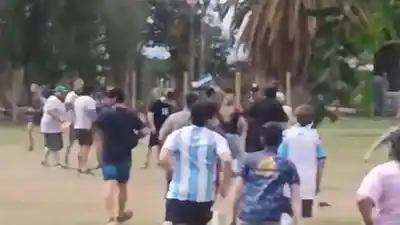 Un padre entró a la cancha en pleno partido de rugby infantil: lo que hizo con un nene de 13 años desató un escándalo