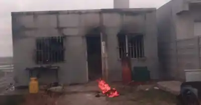 Se les incendió la casa en Puerto Deseado y no pudieron rescatar a nadie adentro