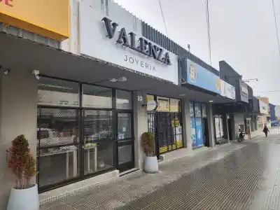 Entraron de noche a una joyería del centro de Río Grande y se llevaron un botín millonario
