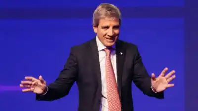 Caputo adelantó qué pasará con el dólar y disparó duro contra los que piden devaluar